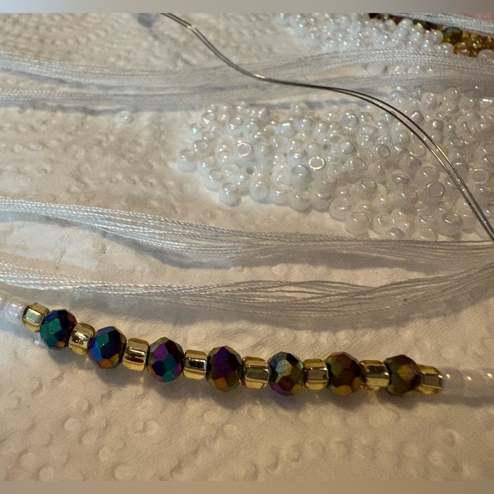 NWT White, Gold & Iridescent Beads BEGINNER Waistbead up to 50 inches - Picture 10 of 11